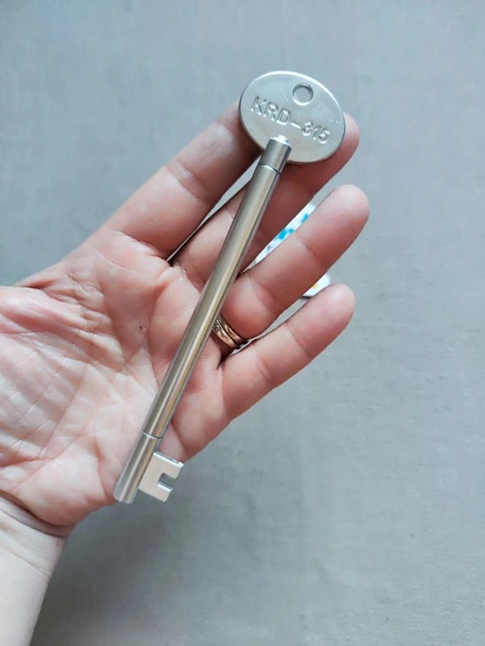 Stylo gel en forme de clé - photo numéro 3