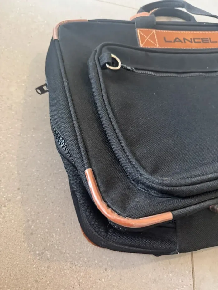 Bagage Lancel, bon état général mais il y a des petites traces d'usures, 53x35x15cm - photo numéro 3