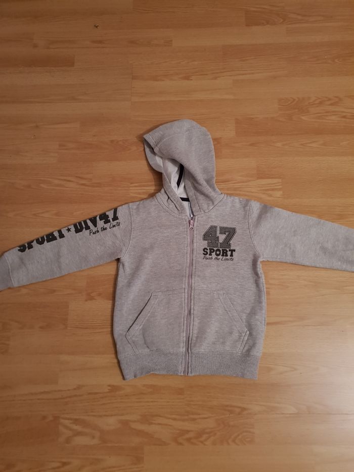 Veste zippée avec capuche sport Gémo 6 ans