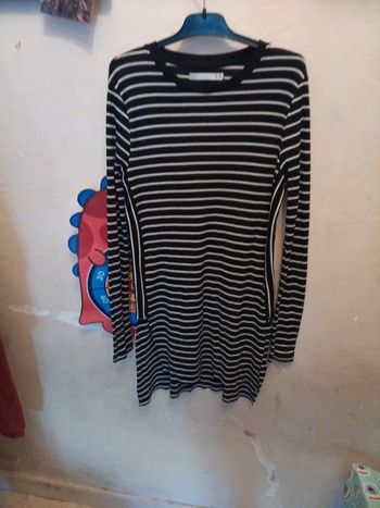 Robe lefties t. S ouverte sur les côtés  en bas