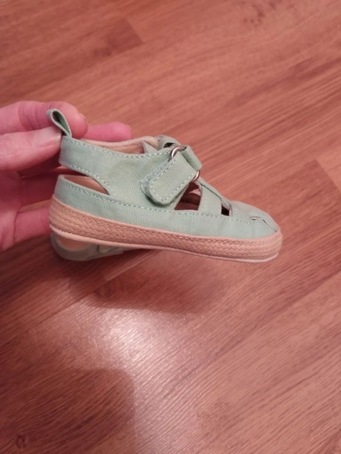 Chaussures 9/12 mois neuves - photo numéro 3