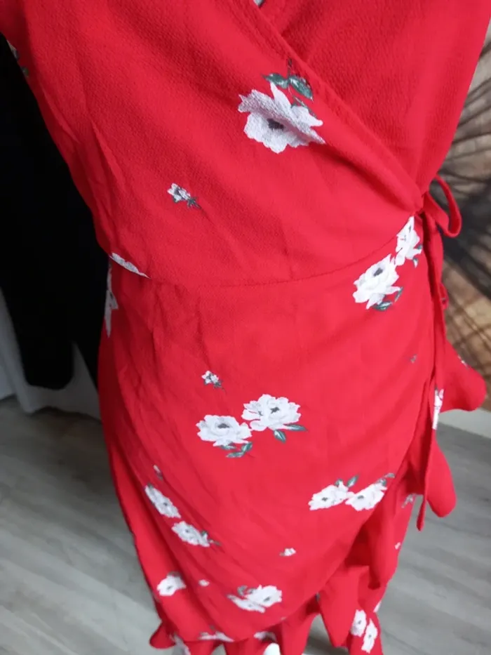 Robe rouge à fleur - photo numéro 2