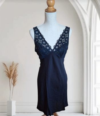 Nuisette noire en satin Darjeeling 