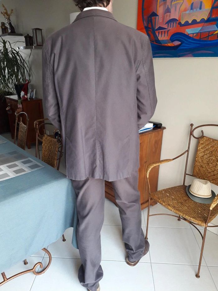 Costume Costume Armand Thiery
Veste taille XL
Pantalon taille 46
T - photo numéro 2
