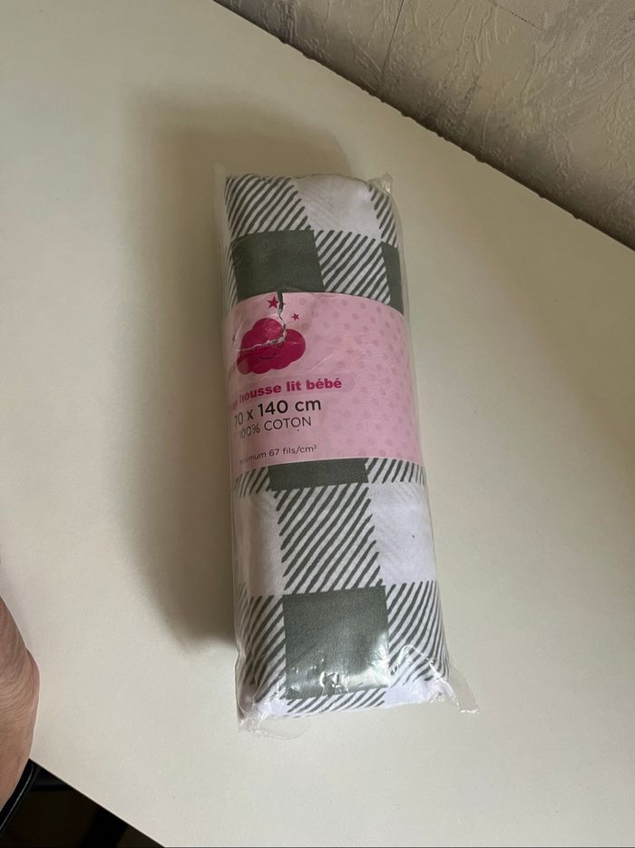 Drap housse lit bébé Neuf