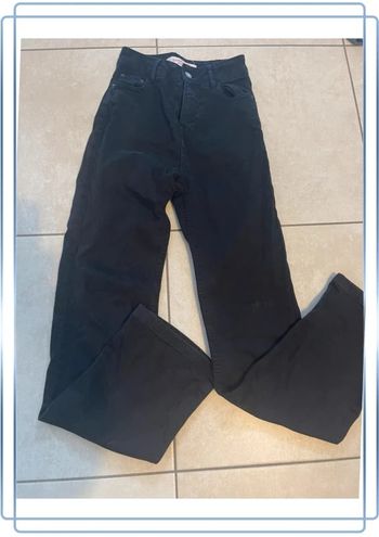 Jean noir taille 32 Jennyfer + 1 offert