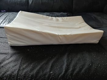 Matelas à langer incliné 