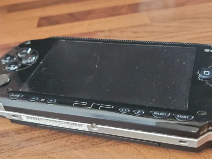 PSP Sony avec alimentation - photo numéro 2