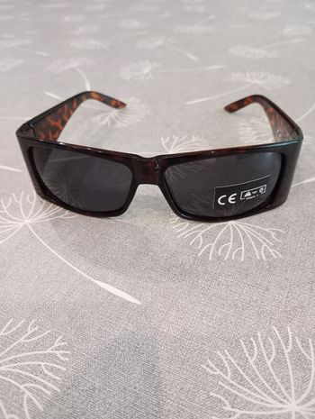Lunettes de soleil neuves