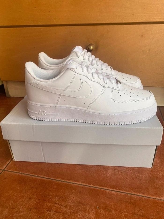Nike Air Force 1 Taille 42.5 - photo numéro 2