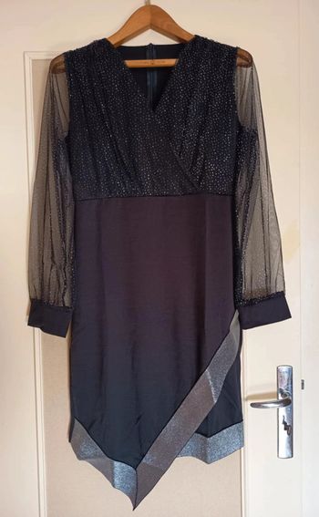 Robe mi-longue. Soirée.