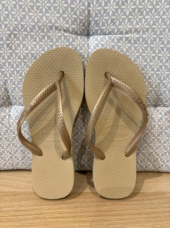 Paire de Claquettes "Beiges Dorées" Pointure 29 / 30