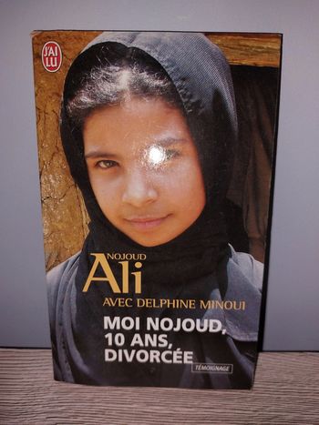 Livre de poche moi Nojoud, 10 ans, divorcée