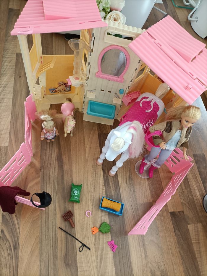 Écurie barbie avec 2 poupées, 2 chevaux et accessoires - photo numéro 9