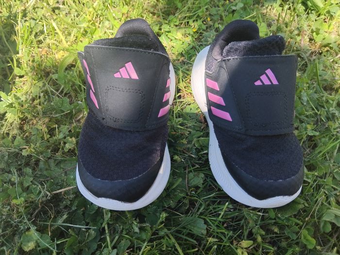 Très jolies basket Adidas noir et rose taille 23 - photo numéro 3