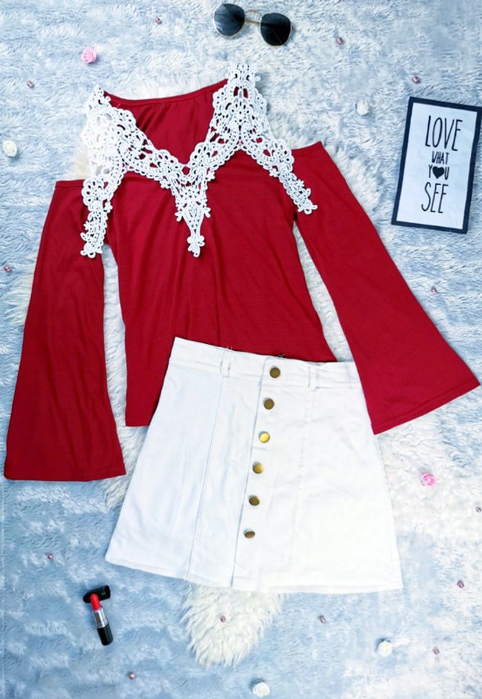 Haut rouge bordeaux avec dentelle blanche et épaules dénudées - T.S ou T.36 🖤