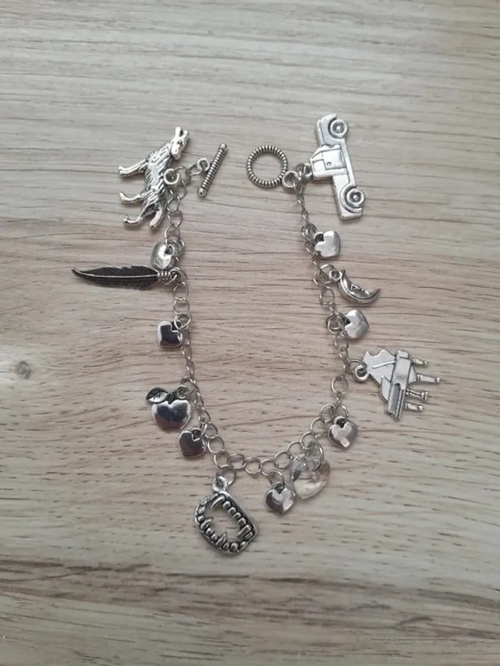 Bracelet à breloques inspiré de la Saga Twilight