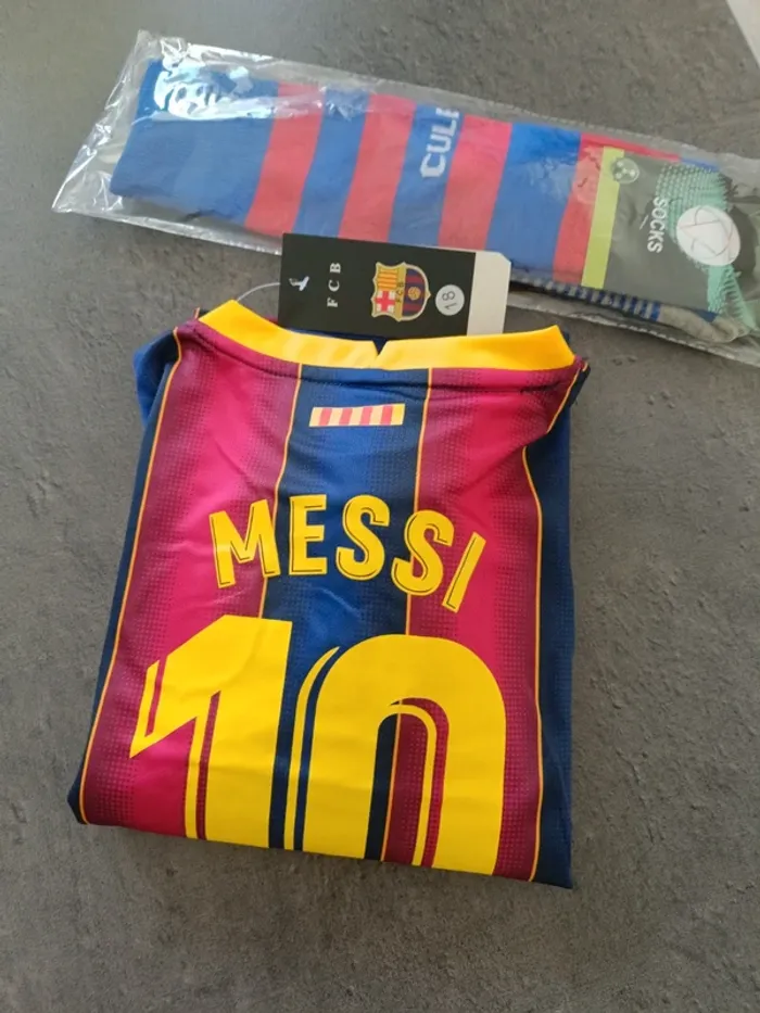 Tenue foot Léo Messi FC Barcelone. T.18 - photo numéro 4