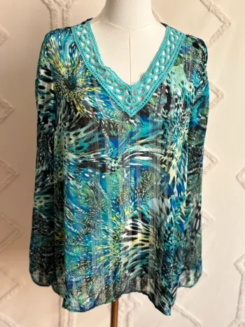 Blousefluide imprimé jungle turquoise – Jacqueline Riu – col V ajouré – Taille 40