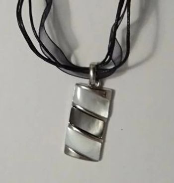 Collier avec pendentif rectangle