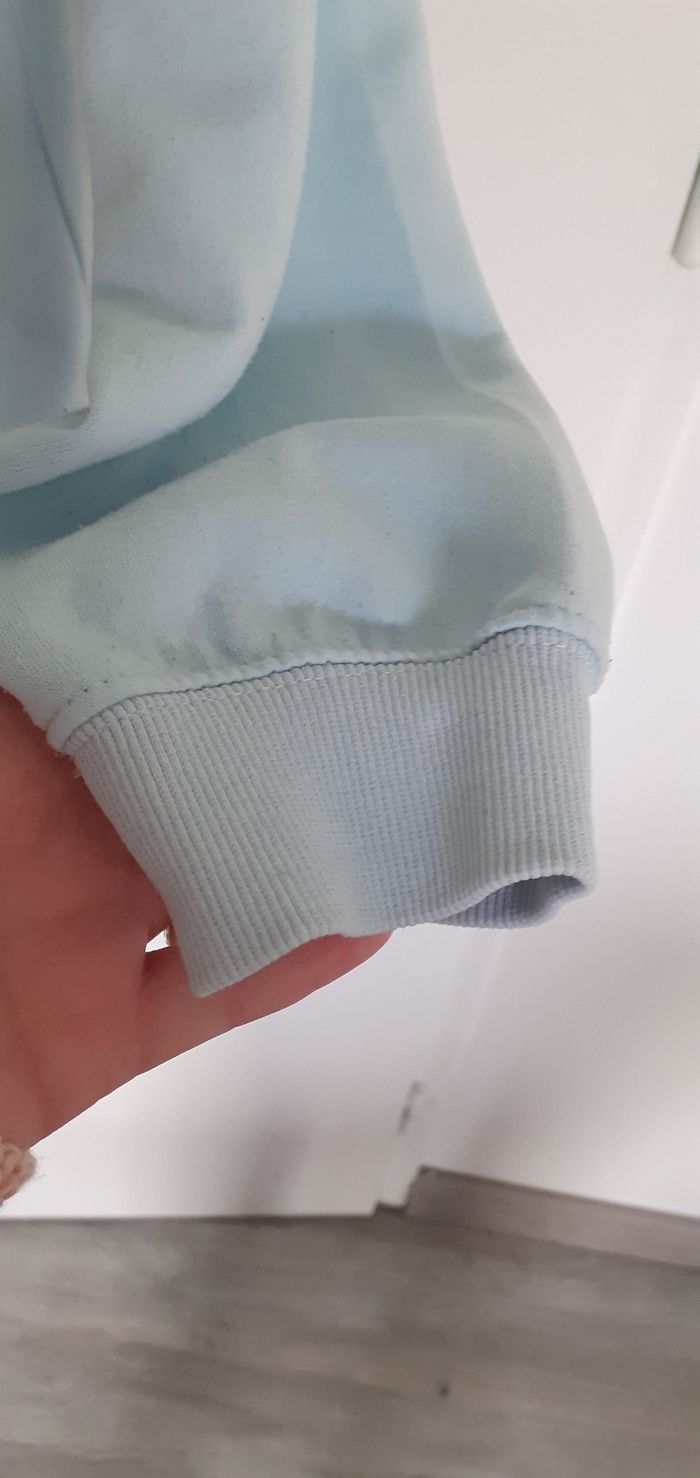 sweat bleu  turquoise avec inscription devant taille S marque jennyfer - photo numéro 5