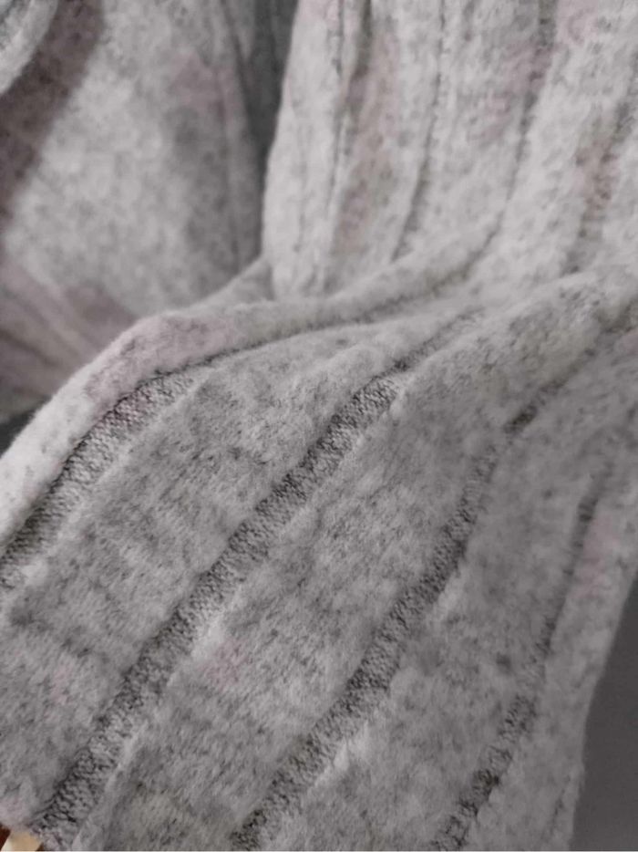 Haut Grande Taille 50 – Col V, Manches Longues & Ourlet Asymétrique Gris - photo numéro 2