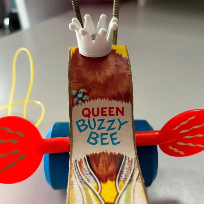 Queen buzzy abeille fisher price vintage - photo numéro 4