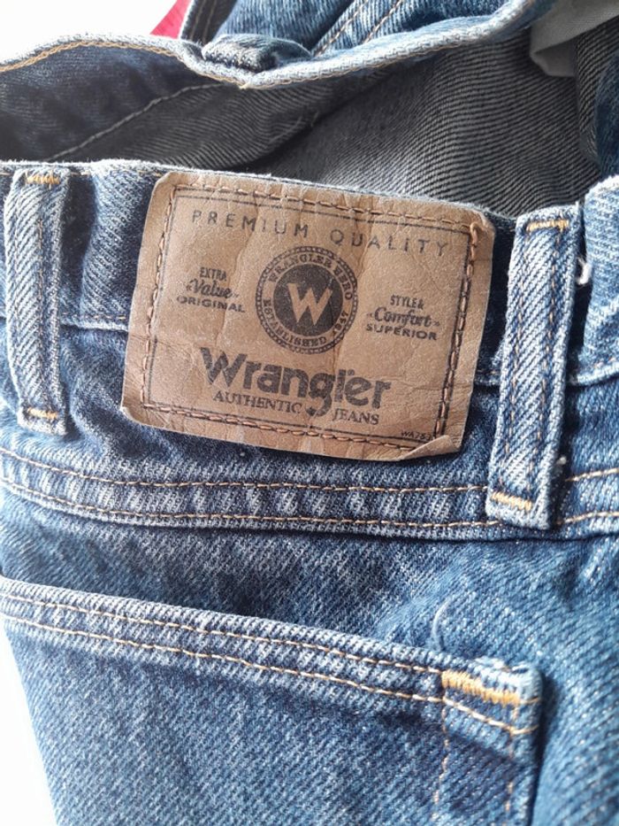 Jean wrangler court et large 36×29 - photo numéro 5
