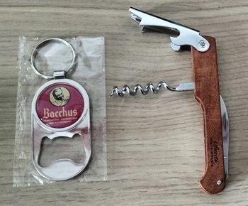 Lot porte clefs et couteau multifonctions