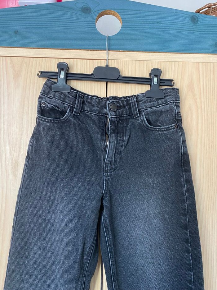 Jean noir large  Kiabi  9 ans  4€ - photo numéro 2