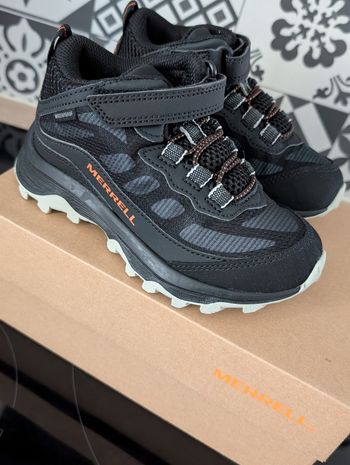 Chaussures de marche et randonnée enfant. Imperméables.Taille 29. Neuf. Merrell