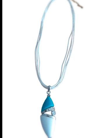 Collier avec pendentif n°33