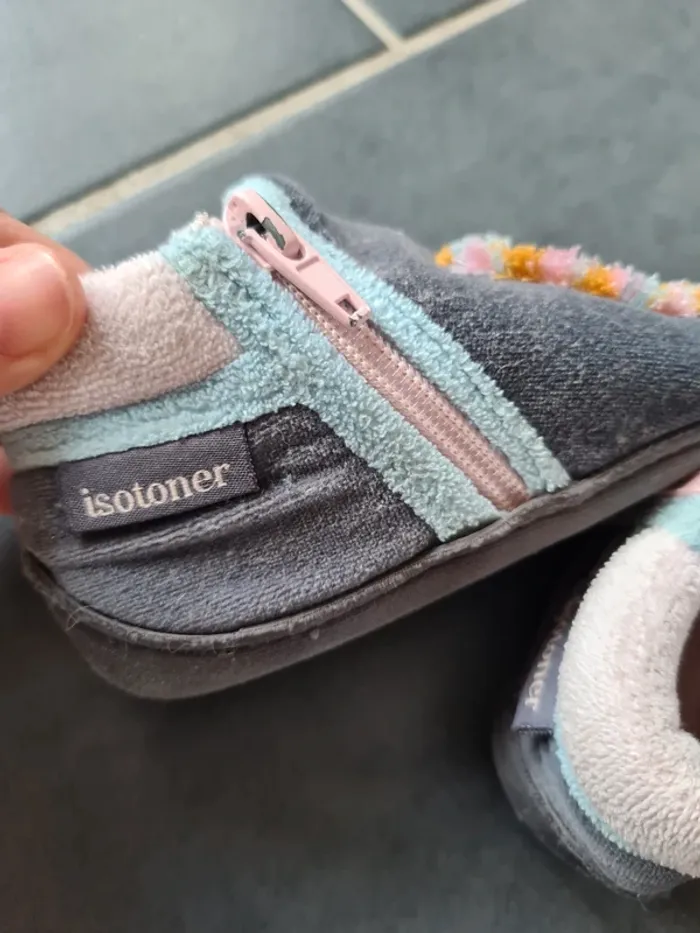 Chaussons licorne Isotoner Taille 22 - photo numéro 3