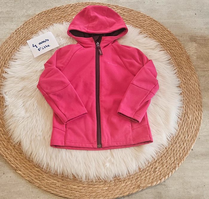 Veste coupe vent queshua à capuche 4 ans