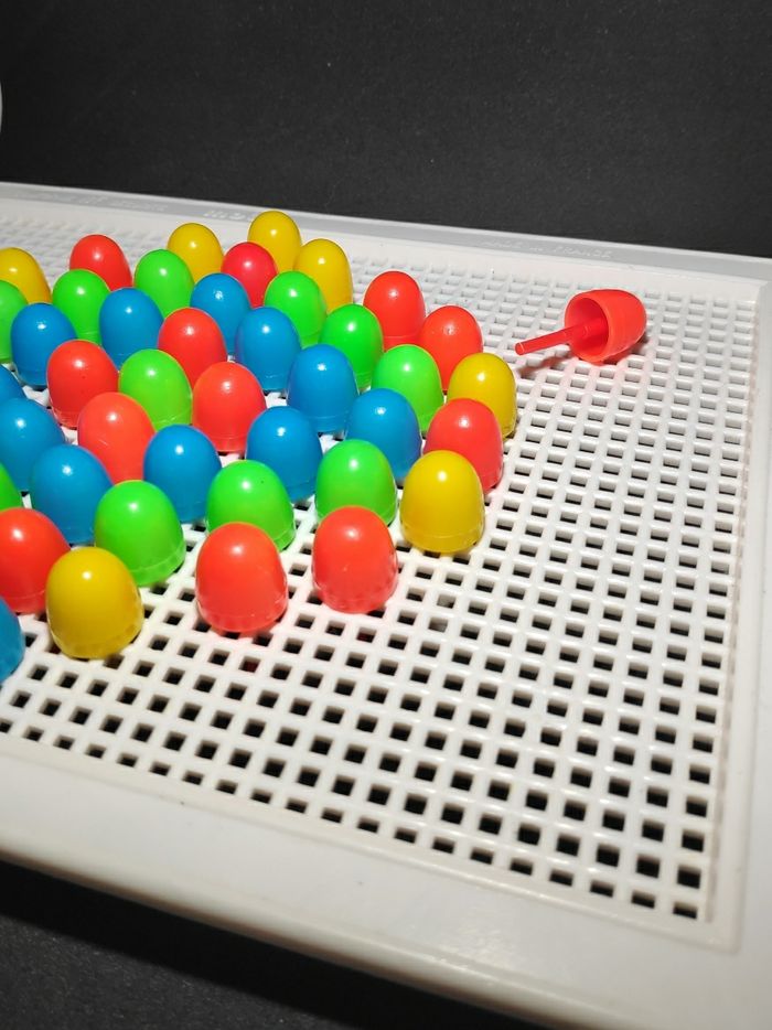 Table à clou en plastique - photo numéro 2