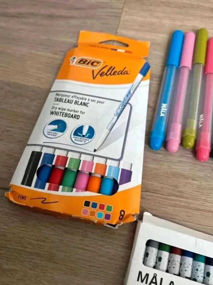 Lot  crayon neuf - photo numéro 2