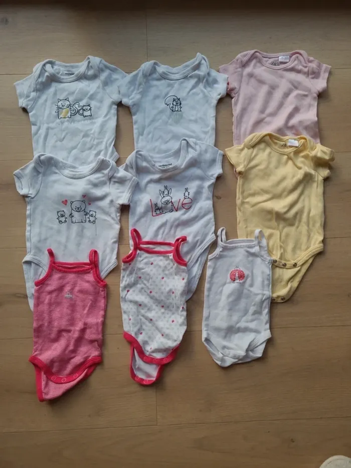 Lot bodys 3 mois