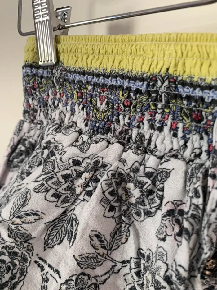 Short blanc à motifs fleurs Banana Moon taille M - photo numéro 3