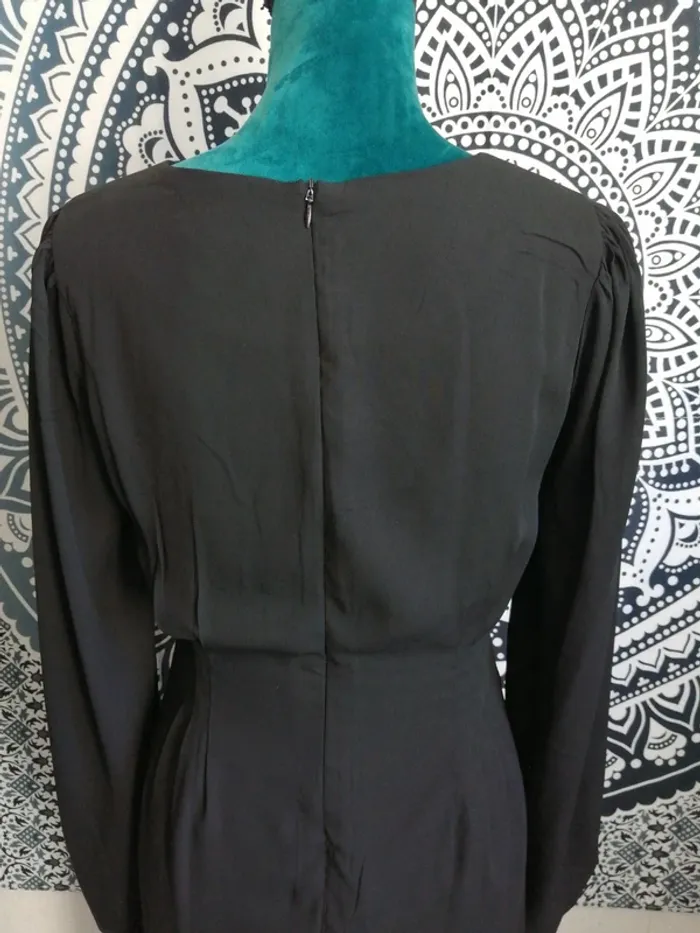 Robe noire cintrée à la taille manches longues col v / cherry paris / (M) - photo numéro 7