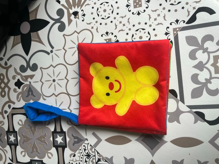 Lot hochet balle livre