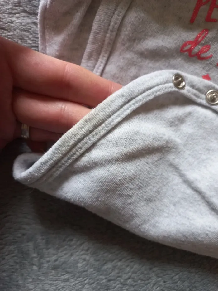 Lot de 3 bodys taille 1 mois - photo numéro 5