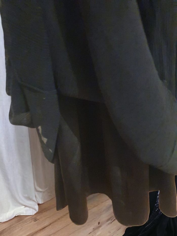 Robe Noire Apostrophe Paris – 100% Soie & Jeu de Transparence
- photo numéro 6