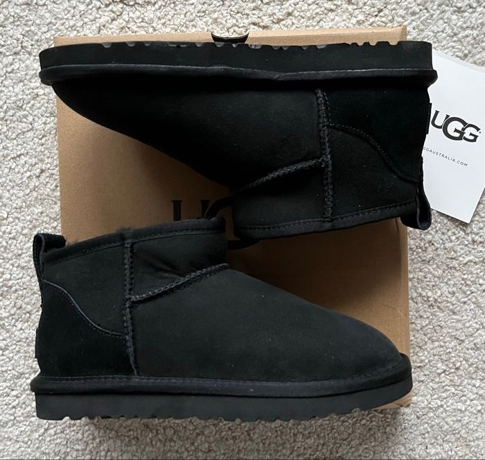 Bottines UGG Classic Ultra Mini Platform - Taille 39 - Neuves - photo numéro 2