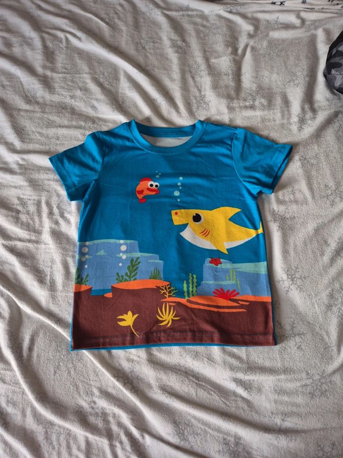 T shirt baby shark  7 ans
