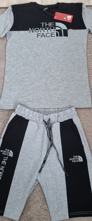 Ensemble The North Face t-shirt shirt