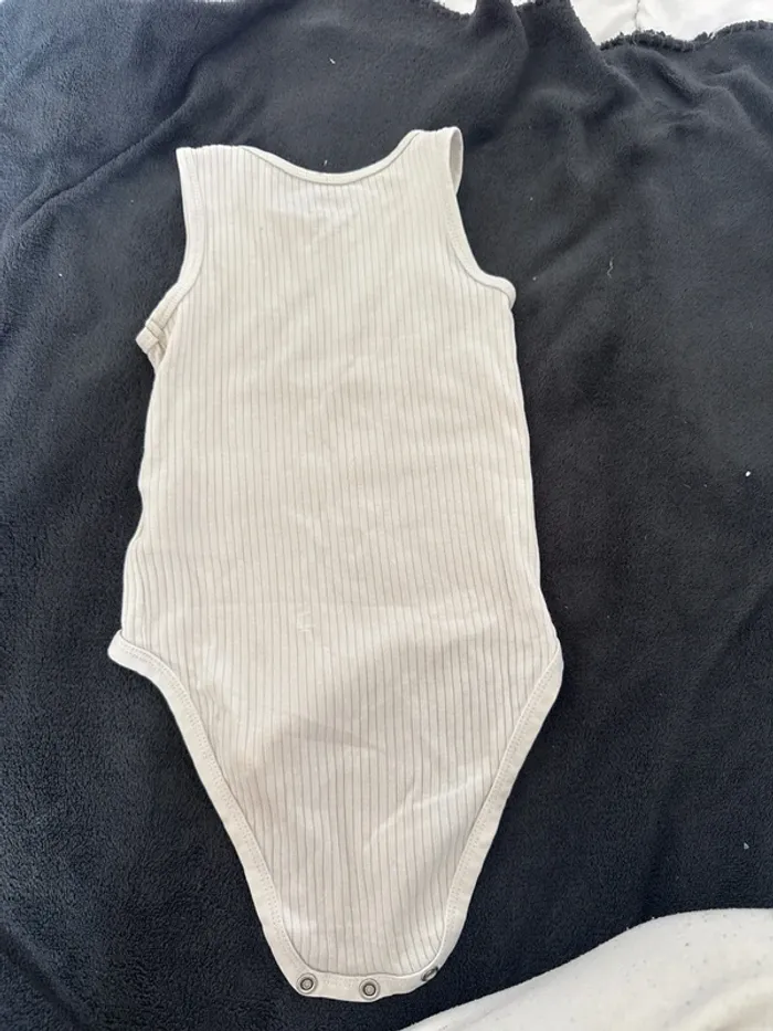 Body H&M manches courtes 12/18 mois - photo numéro 2