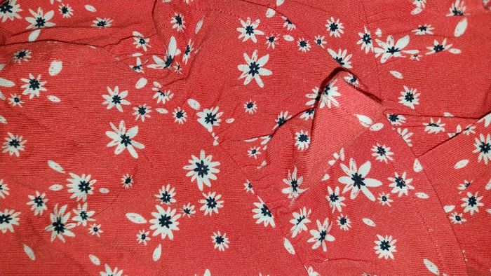 Jupe courte d'été rouge motif liberty by Kiabi comme neuve taille 6 ans - photo numéro 6