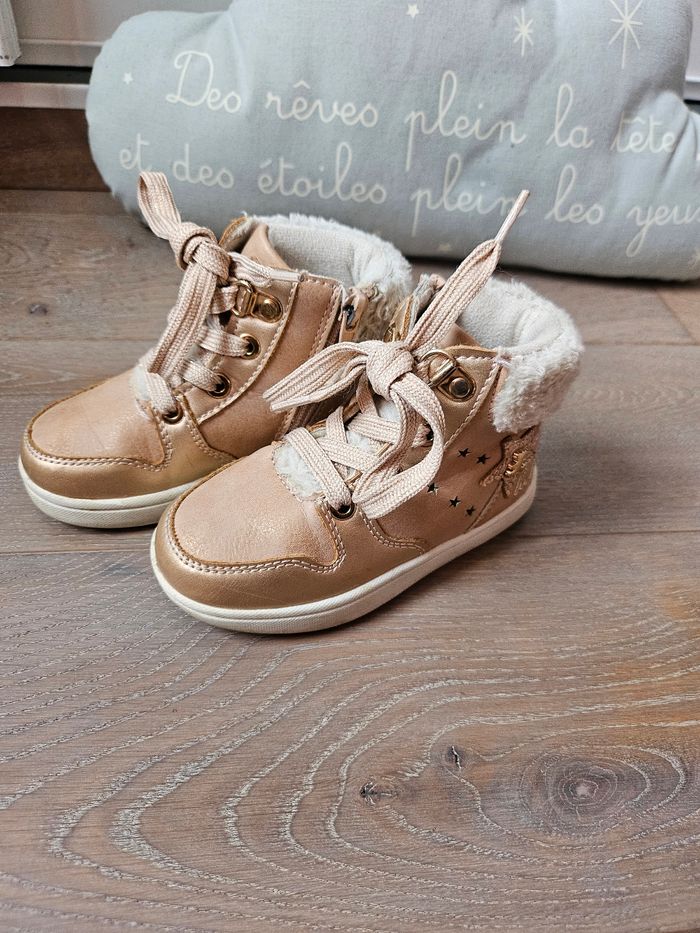 Chaussures montantes T.23 - photo numéro 3