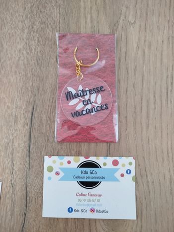 Porte-clé maîtresse en vacances