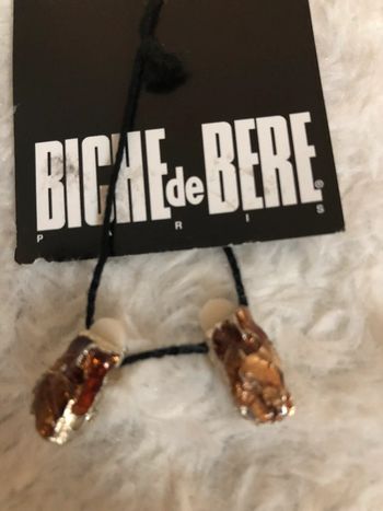 Boucles d’oreilles de créateur coloris brun « biche de bere » à clips NEUVES